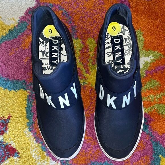 LIKE NEW DKNY PLATFORM COSMOS WEDGE SNEAKERS WOMEN’S SIZE 9 - Picture 8 of 13